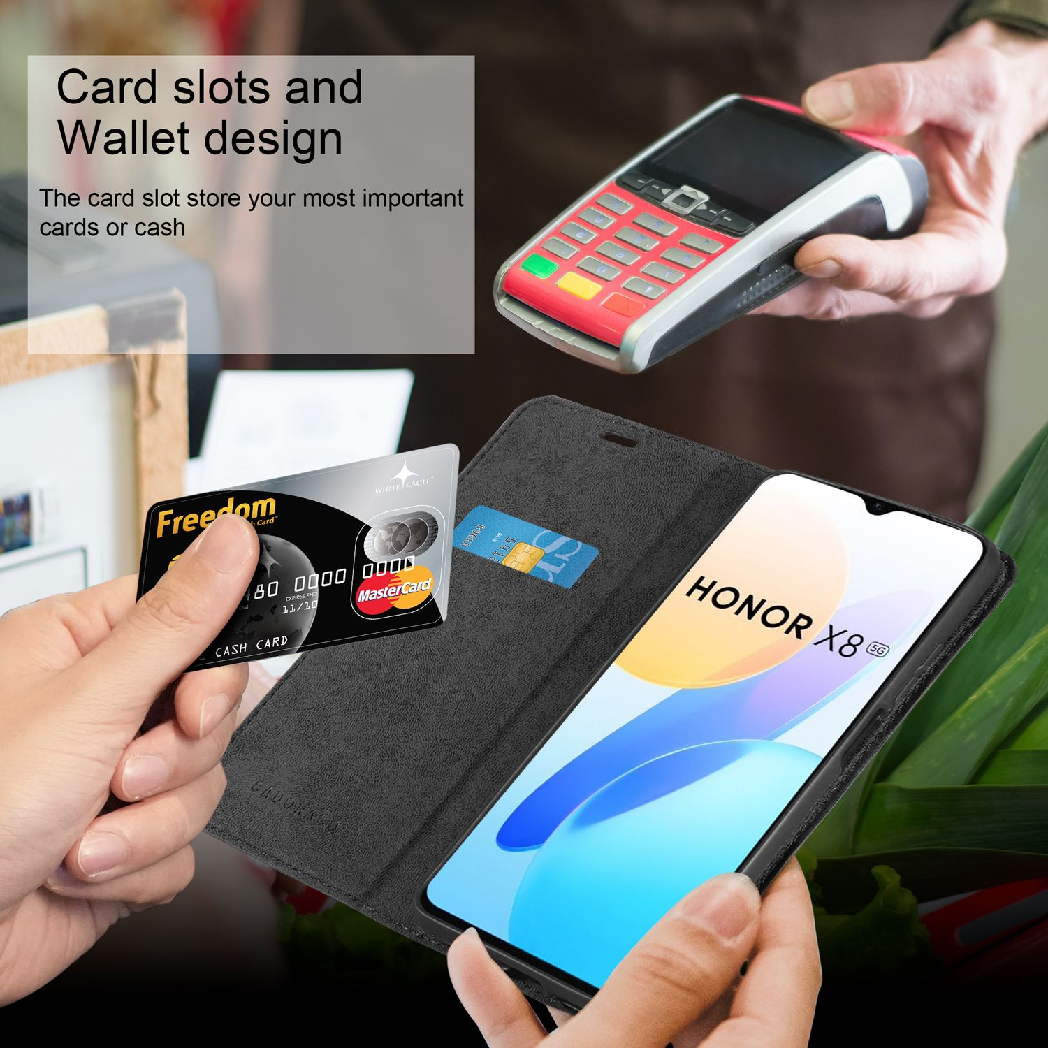 Custodia con carte e telefono, mano che tiene una carta di credito.