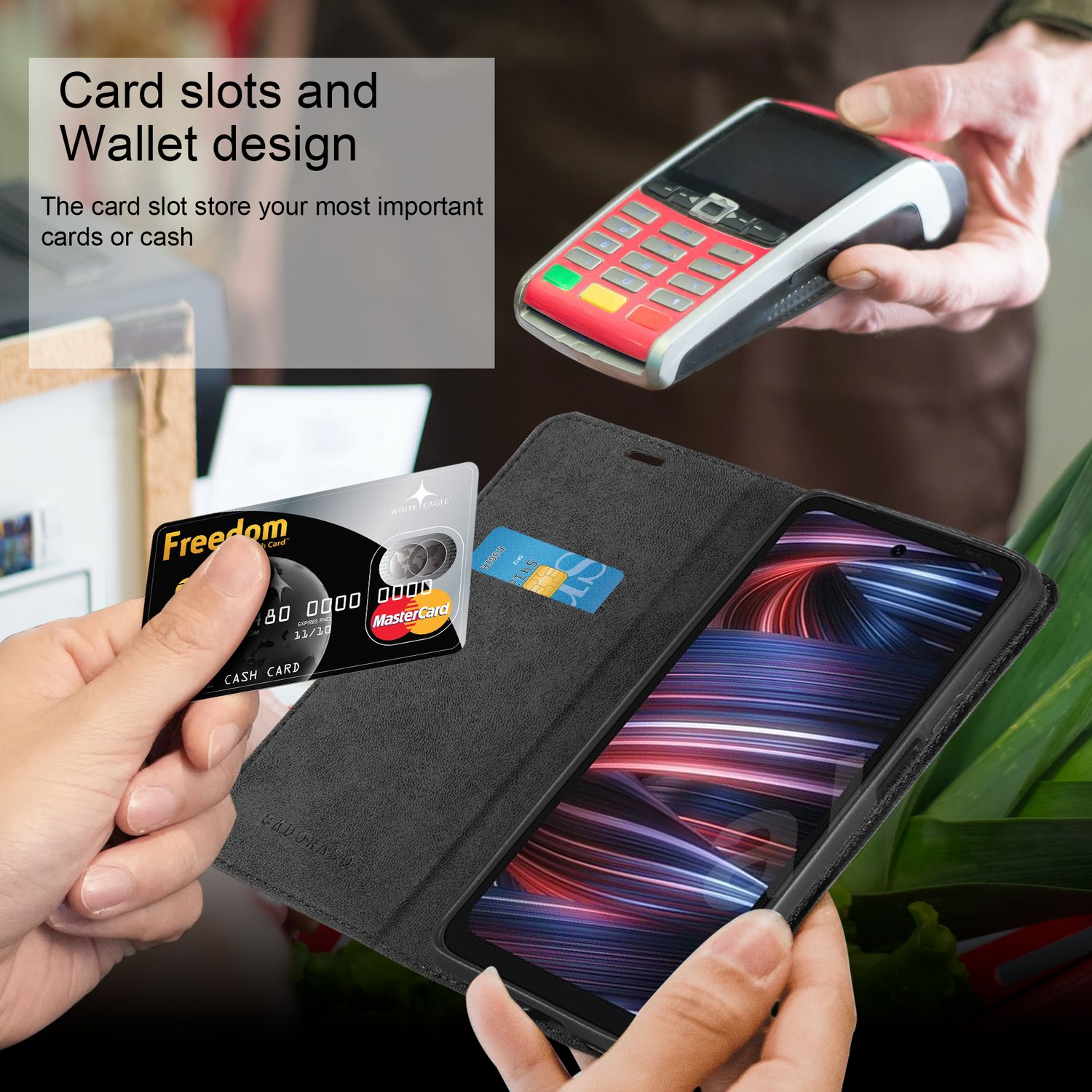Custodia con slot per carte. Mano lo tiene con carta di credito e POS.