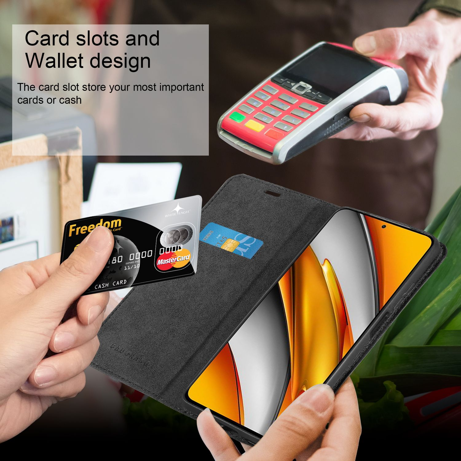 Mano che tiene una custodia per telefono con carte. POS sullo sfondo. Telefono con carta e denaro dentro.