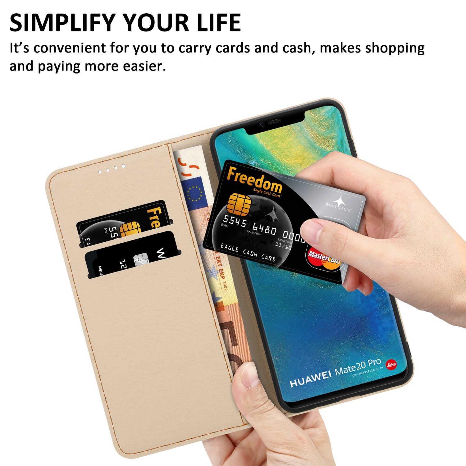 Un étui de téléphone beige avec des cartes et de l'argent, avec une main tenant un téléphone avec une carte.