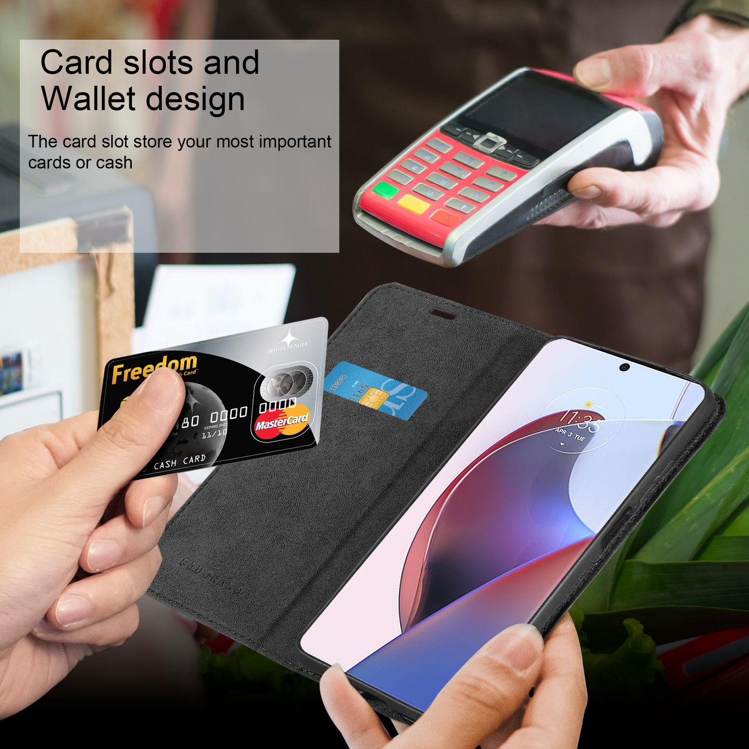 Una mano tiene in mano una custodia per telefono con un telefono all'interno. La custodia ha fessure per carte e un design a portafoglio.