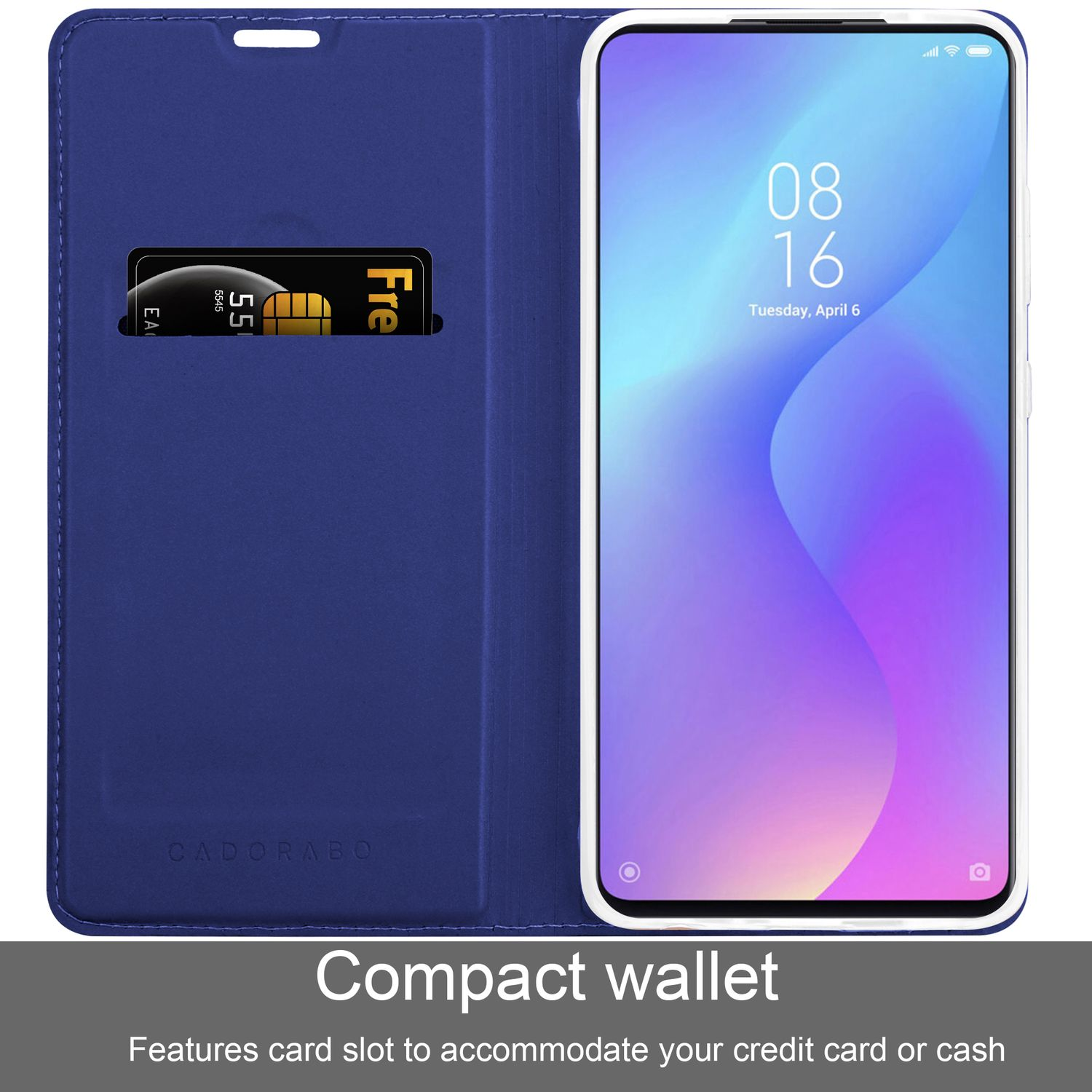 Custodia blu aperta, con telefono e carta di credito. Sfondo bianco.