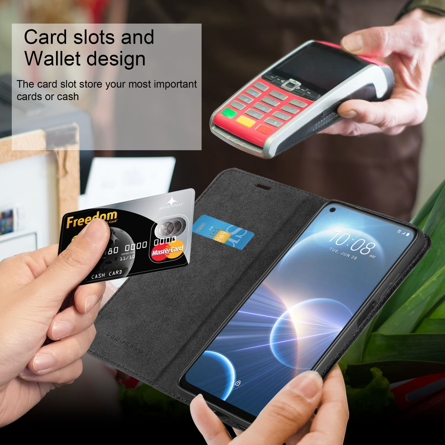 Una custodia per telefono con carte di credito e un telefono nel portafoglio. Una mano tiene una carta di credito.
