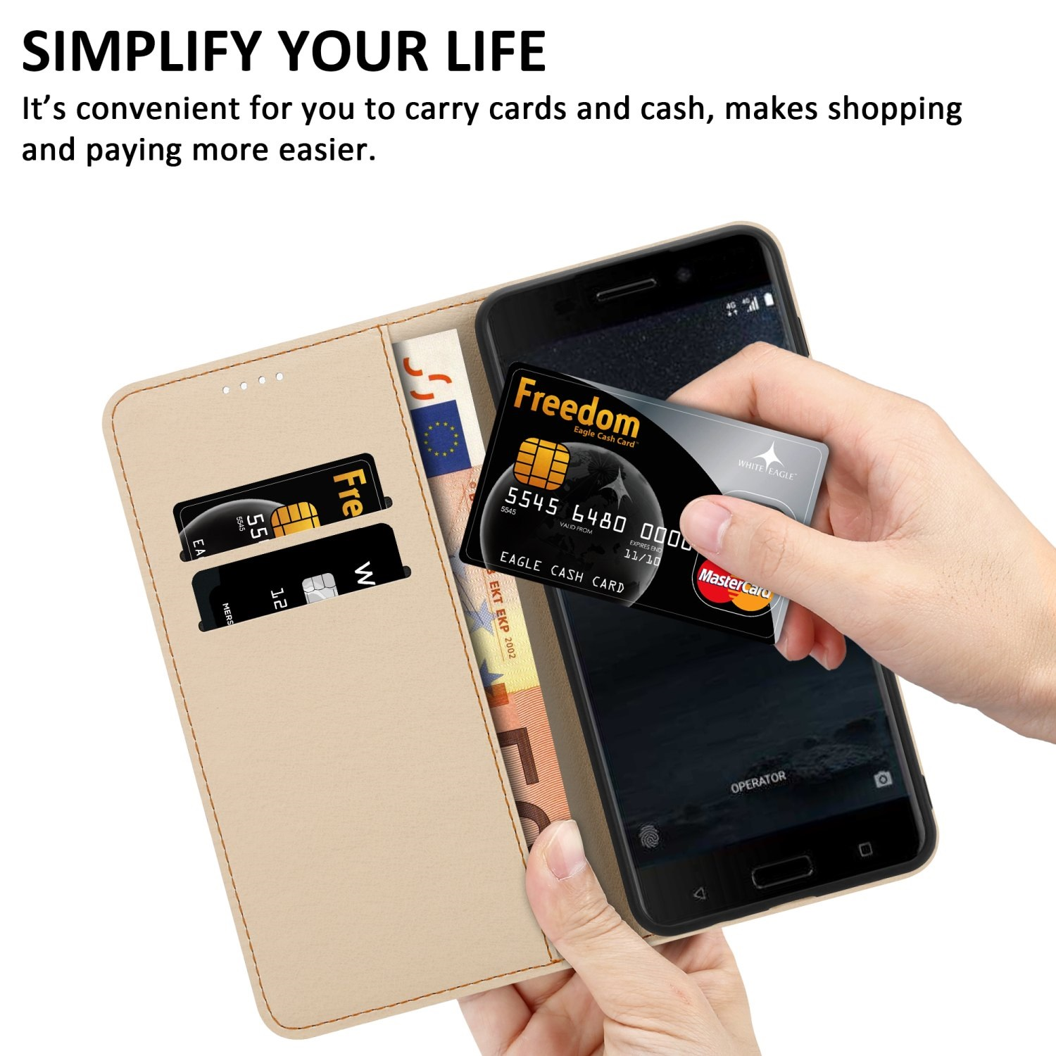 Persona che tiene una custodia per telefono con carte e contanti all'interno. Carte di credito visibili.
