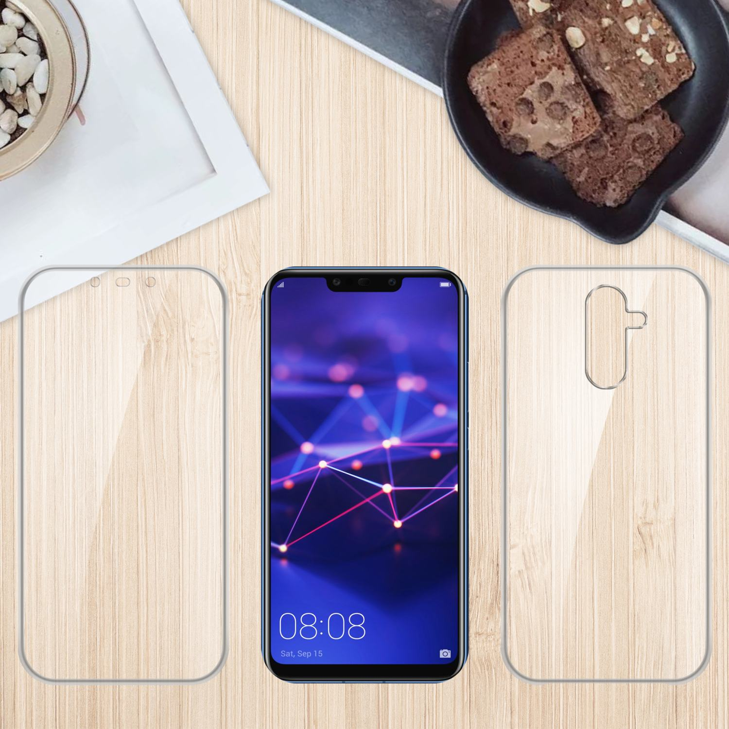 Tavolo in legno con telefono, protezione schermo e custodia. Brownies e pianta sullo sfondo.