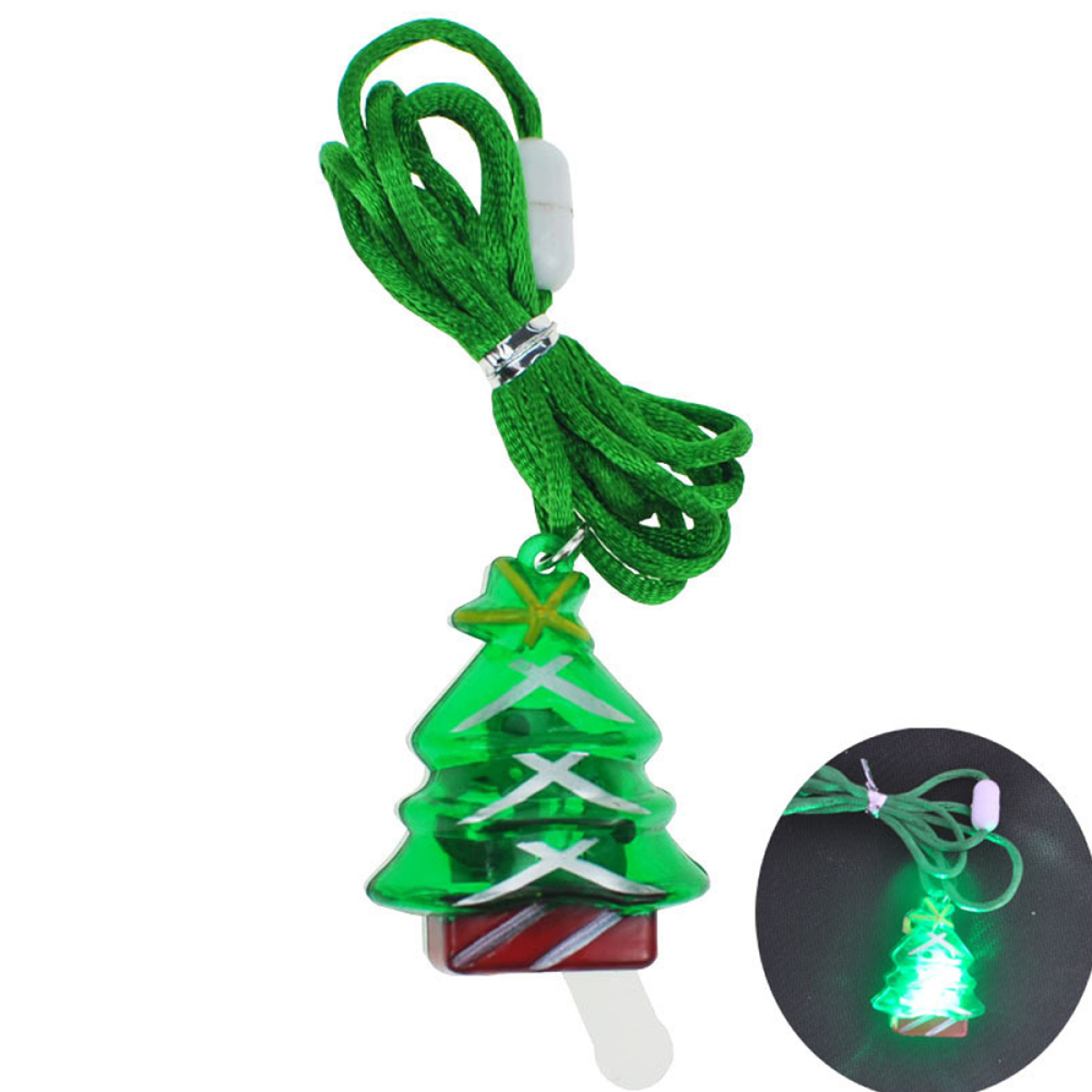 Ein weihnachtsbaumförmiger LED-Anhänger an einer grünen Schnur mit grüner Lichtanzeige.