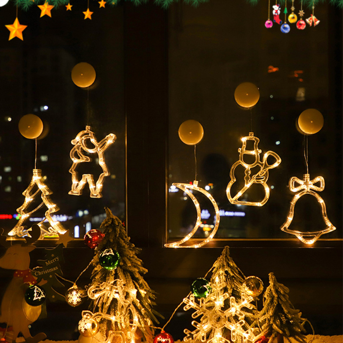 Weihnachts-Schaufensterdekoration. Lichter in Form eines Weihnachtsbaums, Schneemanns, Mondes und einer Glocke.