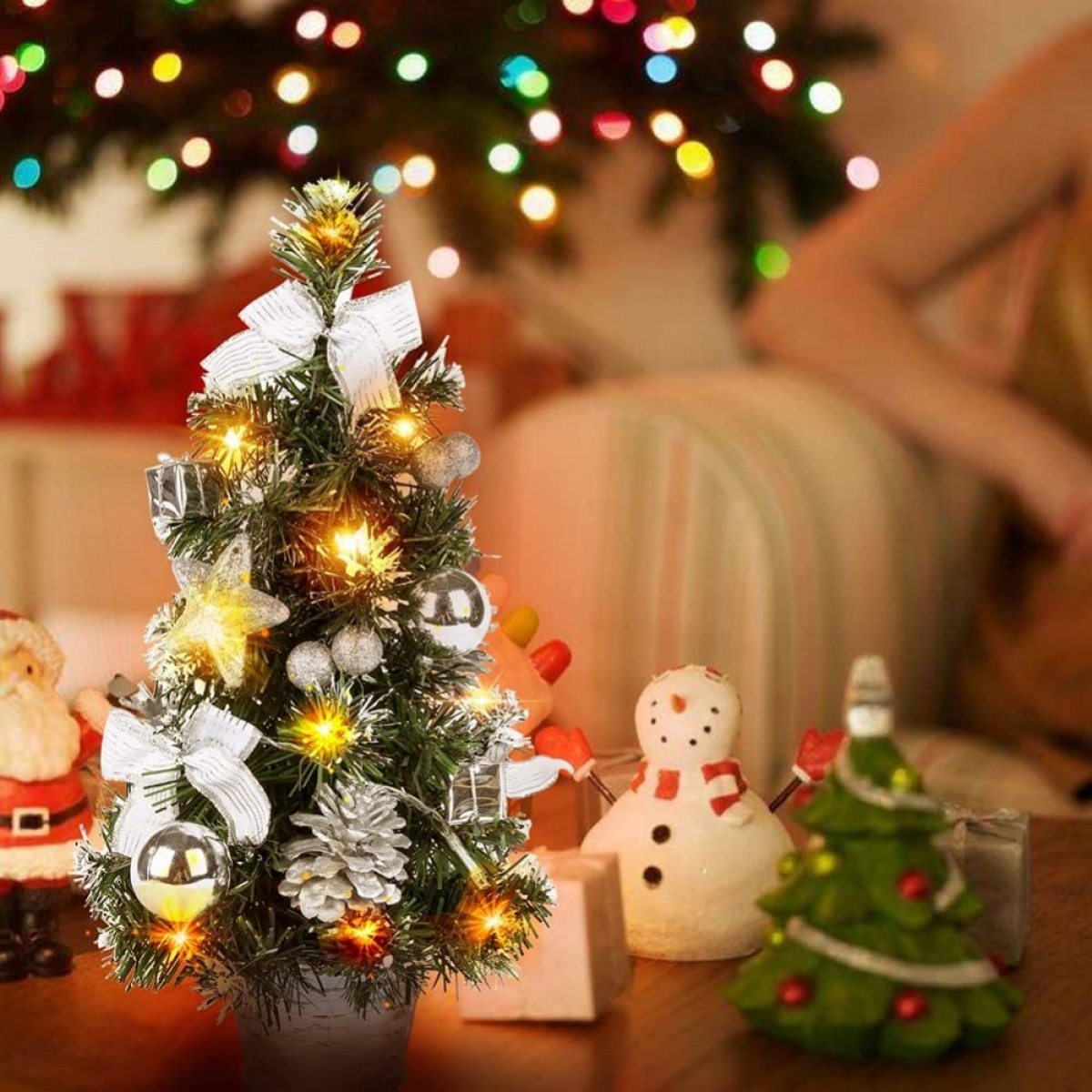 COZEVDNT Mini Weihnachtsbaum mit Silber Weihnachtsdeko, Beleuchtung und Baumschmuck