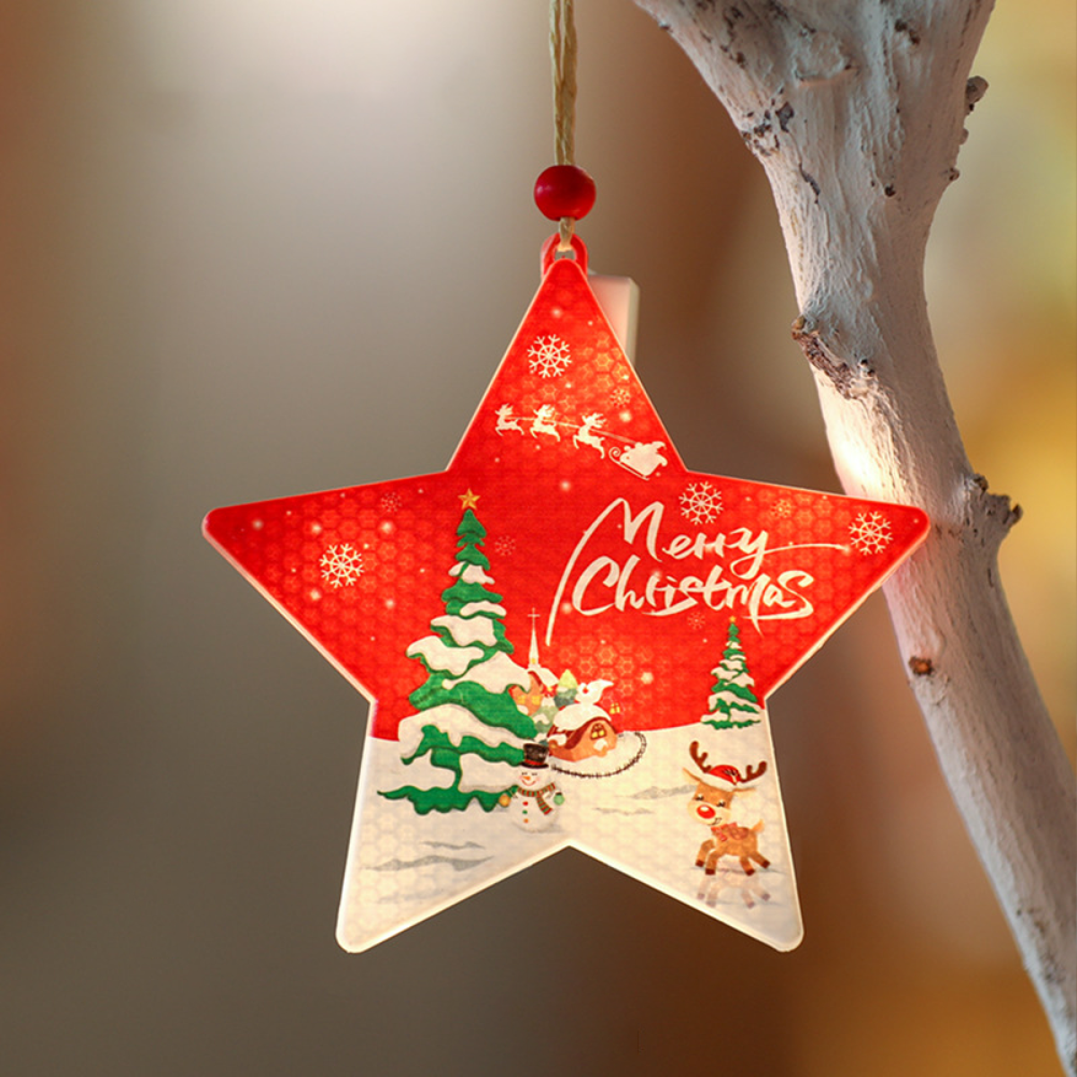 Roter sternförmiger Weihnachtsschmuck mit Winterszene, Merry Christmas Text und Rentier.