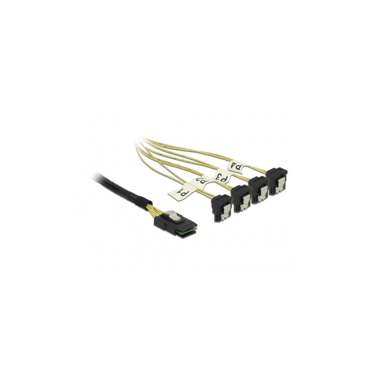 Diversi cavi SATA con connettori neri e dorati. I cavi sono etichettati P1-P5. Lo sfondo è bianco.