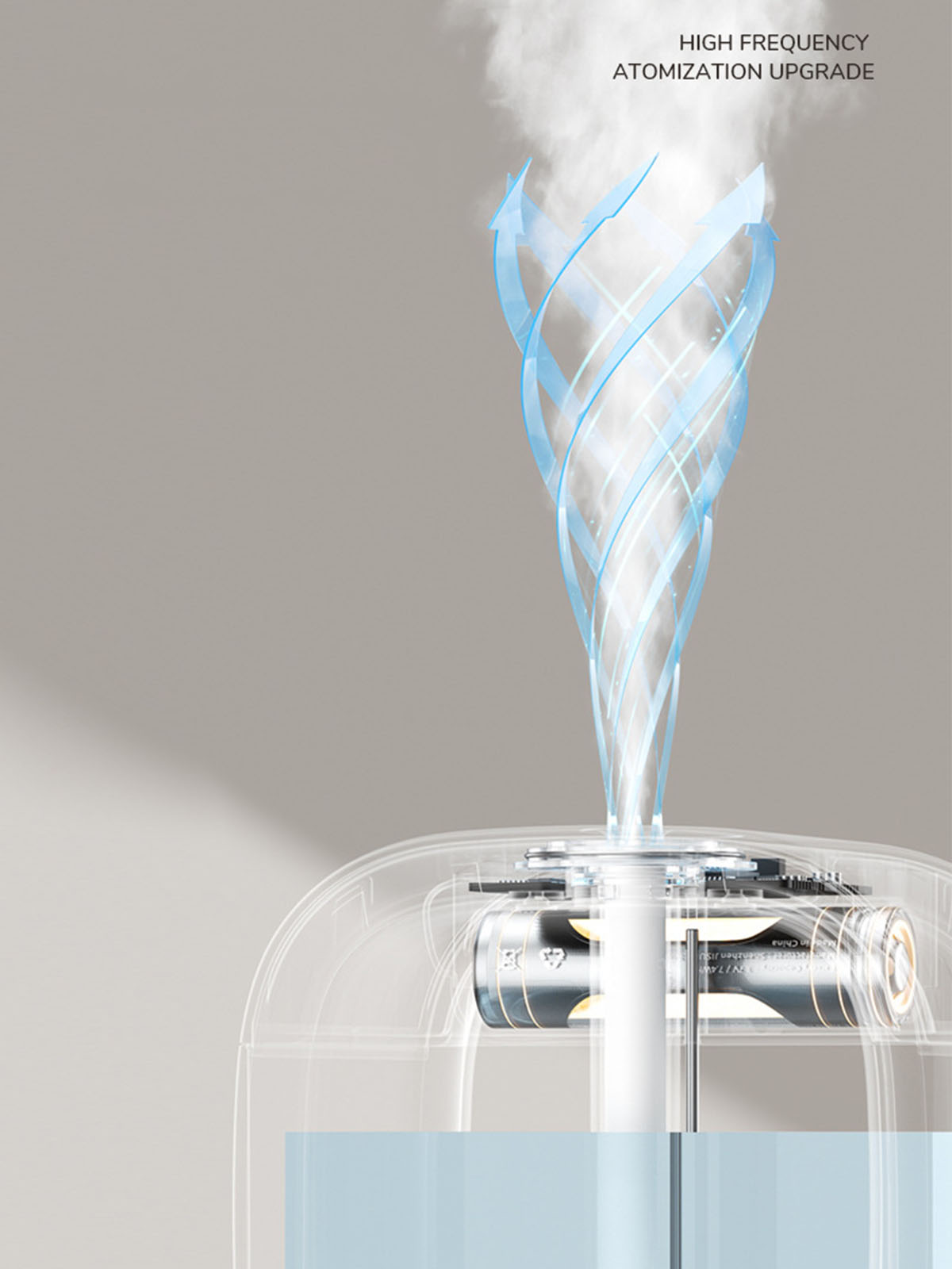 Transparenter Luftbefeuchter mit Wasserdampf. Interne Komponenten sichtbar. Blau-weißes Farbschema.
