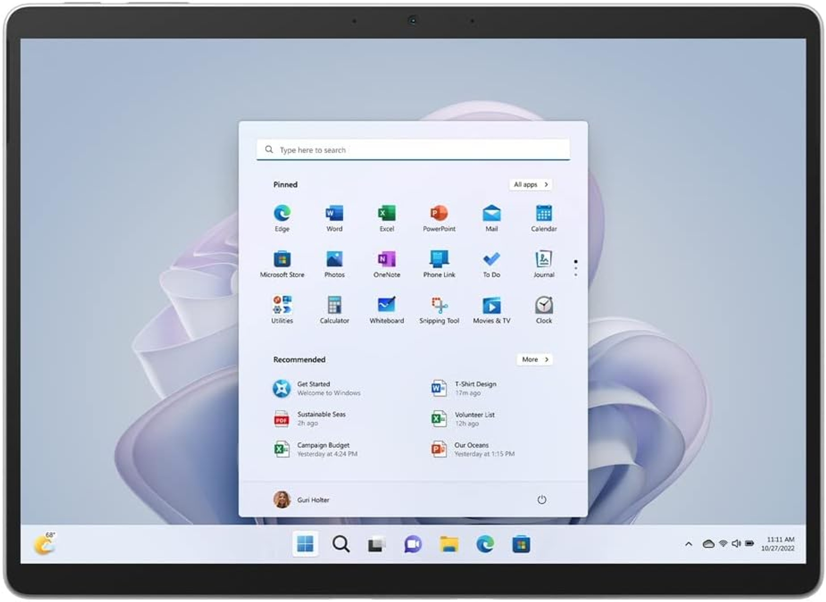 Un tablet che mostra il menu Start di Windows 11, con varie icone di app e una barra di ricerca.