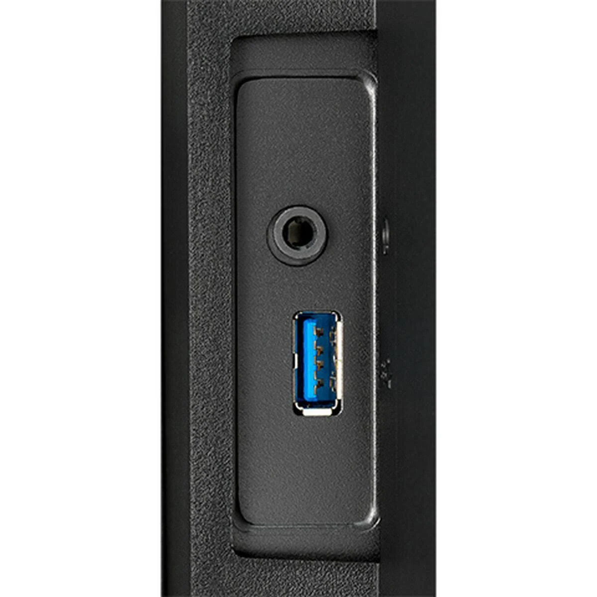 Nahaufnahme einer schwarzen Platte mit USB-Anschluss und Kopfhöreranschluss.