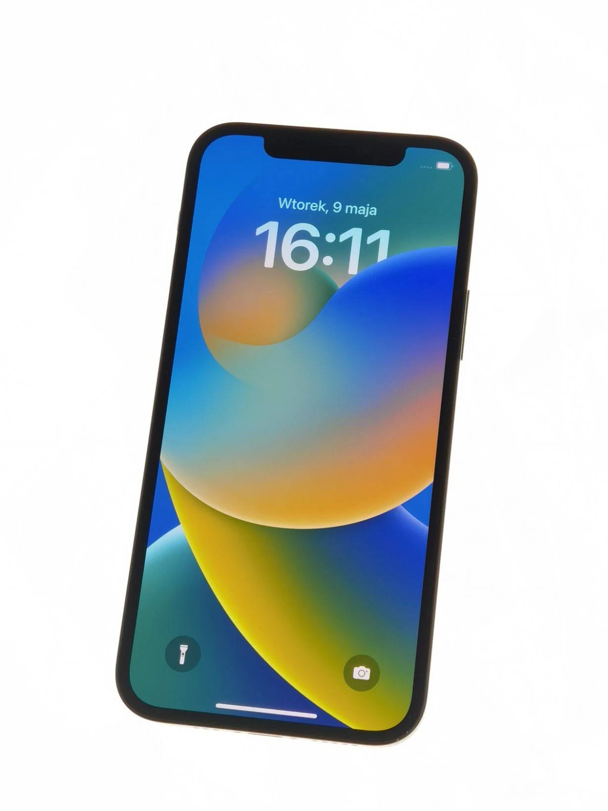 Smartfon z kolorowym ekranem blokady wyświetlającym datę i godzinę.