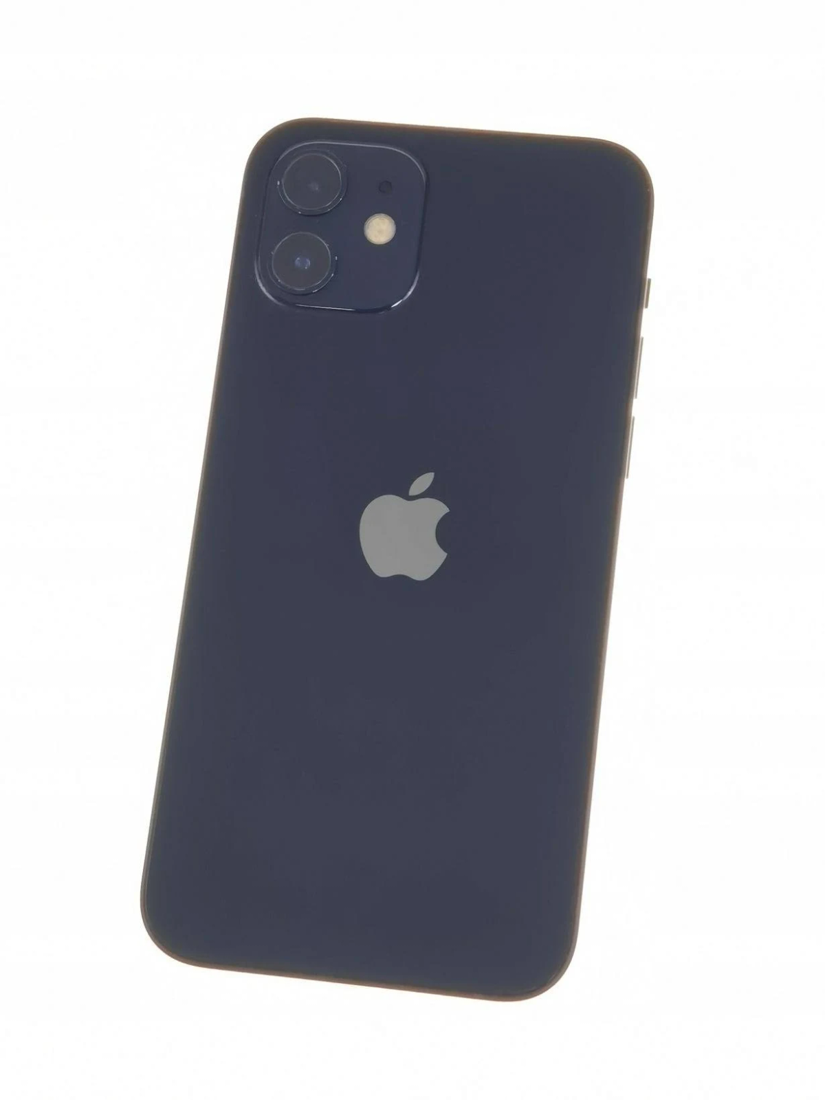 Ciemnoniebieski iPhone z logo Apple i dwoma aparatami. Telefon jest pochylony.