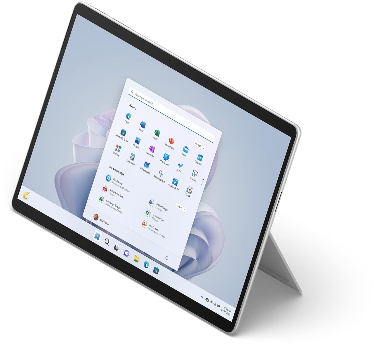 Ein Tablet mit Windows-Oberfläche, das auf einem Ständer geneigt ist. Der Hintergrund ist unscharf.