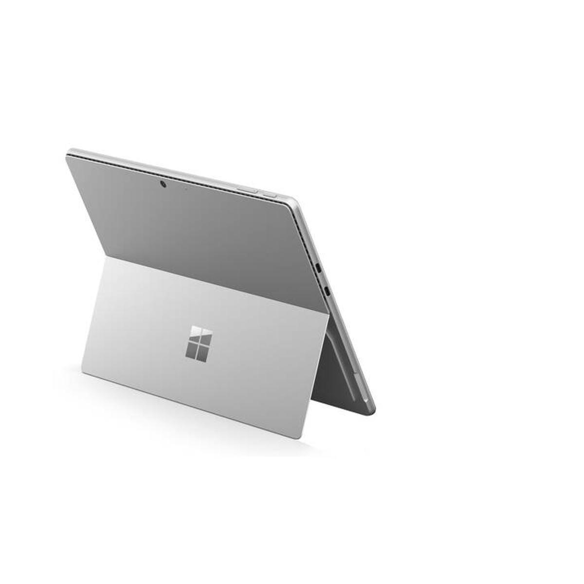 Silberner Tablet-Computer mit Tastaturabdeckung, auf Weiß abgewinkelt.