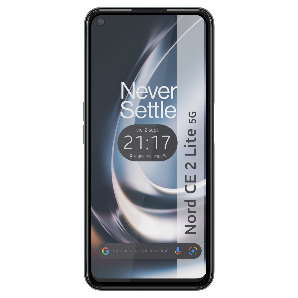 Smartphone nero con schermo che mostra ora e posizione. Il telefono ha una protezione schermo trasparente.