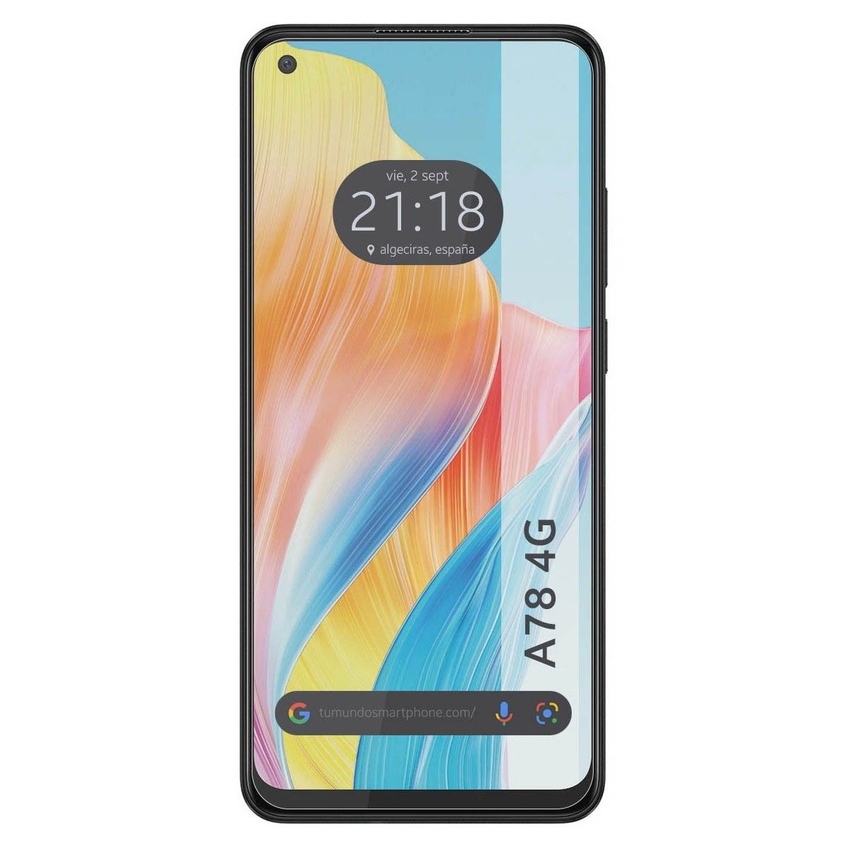 Lo schermo di uno smartphone mostra l'ora e il luogo. Il telefono ha una fotocamera frontale e un logo.