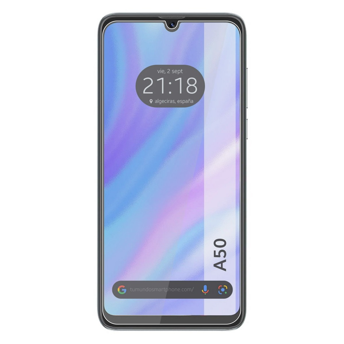 Smartphone A50 con pantalla mostrando la hora y barra de búsqueda de Google. Protector de pantalla al lado.