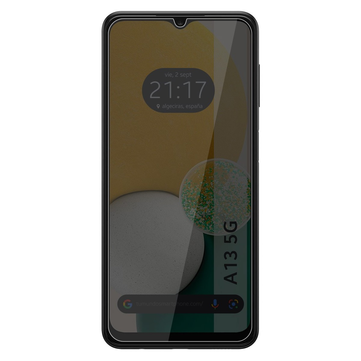 Teléfono con pantalla mostrando hora y fecha. Dice A13 5G en el lateral.