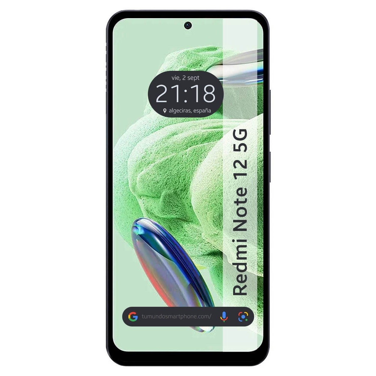 Teléfono con protector de pantalla, mostrando hora y ubicación. La pantalla tiene fondo verde.