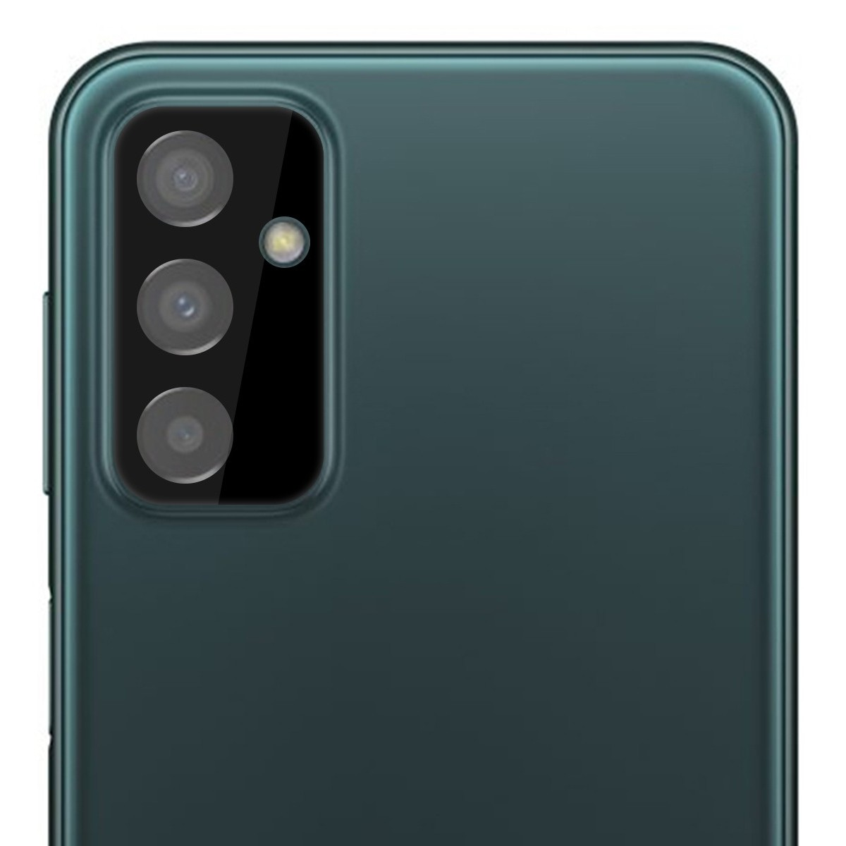 Primer plano de la parte trasera de un teléfono con tres lentes y flash.