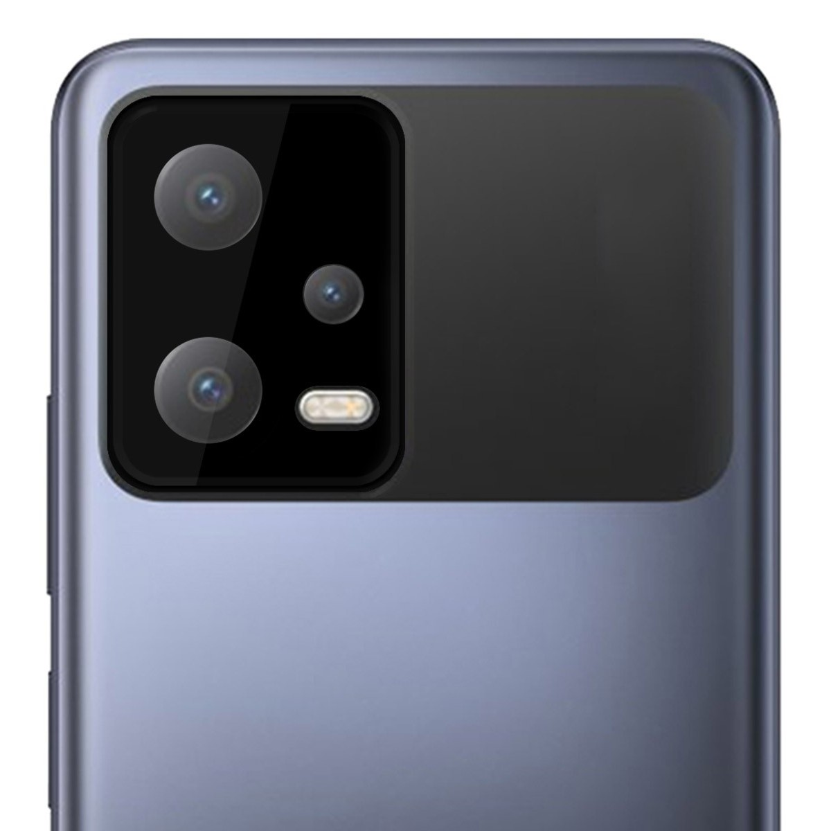 Primo piano del retro di un telefono con tre lenti della fotocamera e un flash. Il telefono è blu scuro.