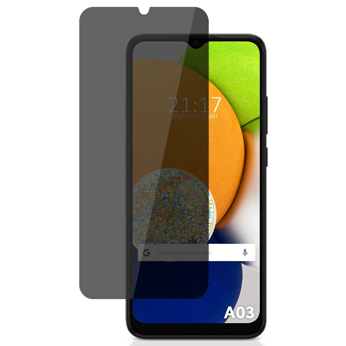 Teléfono negro con protector de pantalla. Muestra hora y barra de búsqueda. Protector gris oscuro.