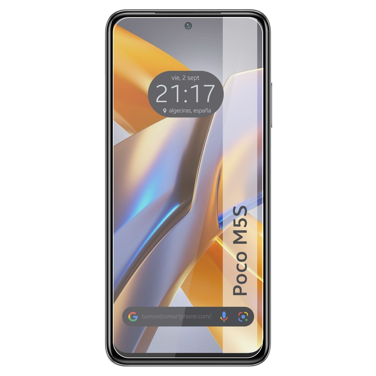 Smartphone con protezione schermo. Il telefono è Poco M5S. Vengono visualizzati ora e luogo.