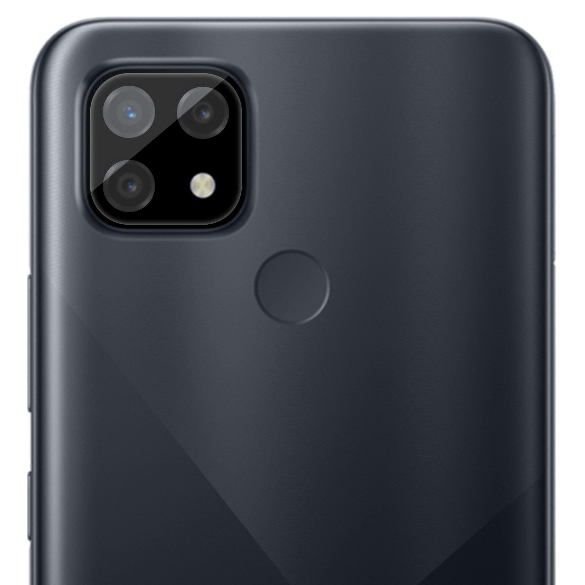 Primer plano de la parte trasera de un smartphone con tres cámaras y un flash. Superficie gris oscuro.
