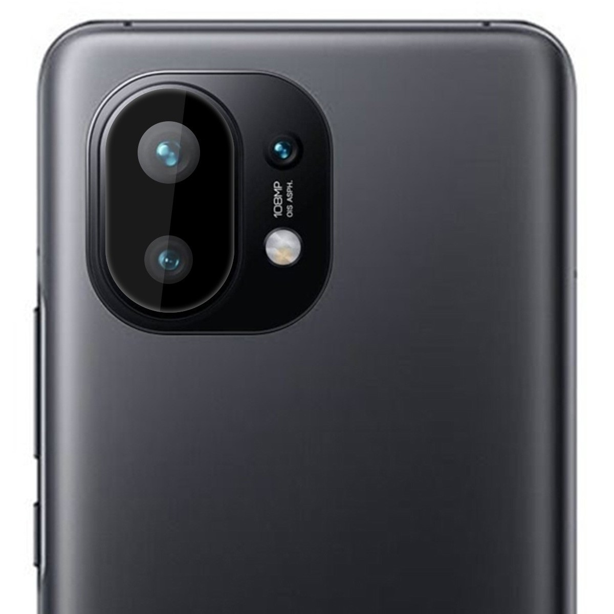 Parte trasera de teléfono negro con lentes de cámara. Tres lentes son visibles. La parte trasera es gris oscuro.