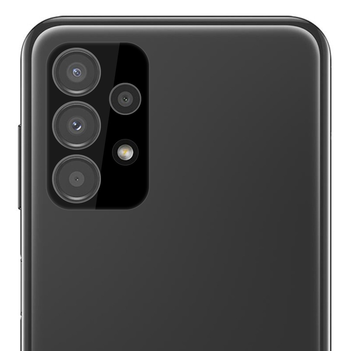 Retro di un telefono nero con tre fotocamere e un flash. Il telefono è su sfondo bianco.