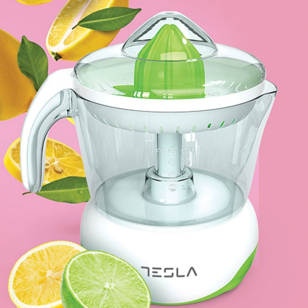 Exprimidor eléctrico de limones con limones y limas alrededor, sobre un fondo rosa.