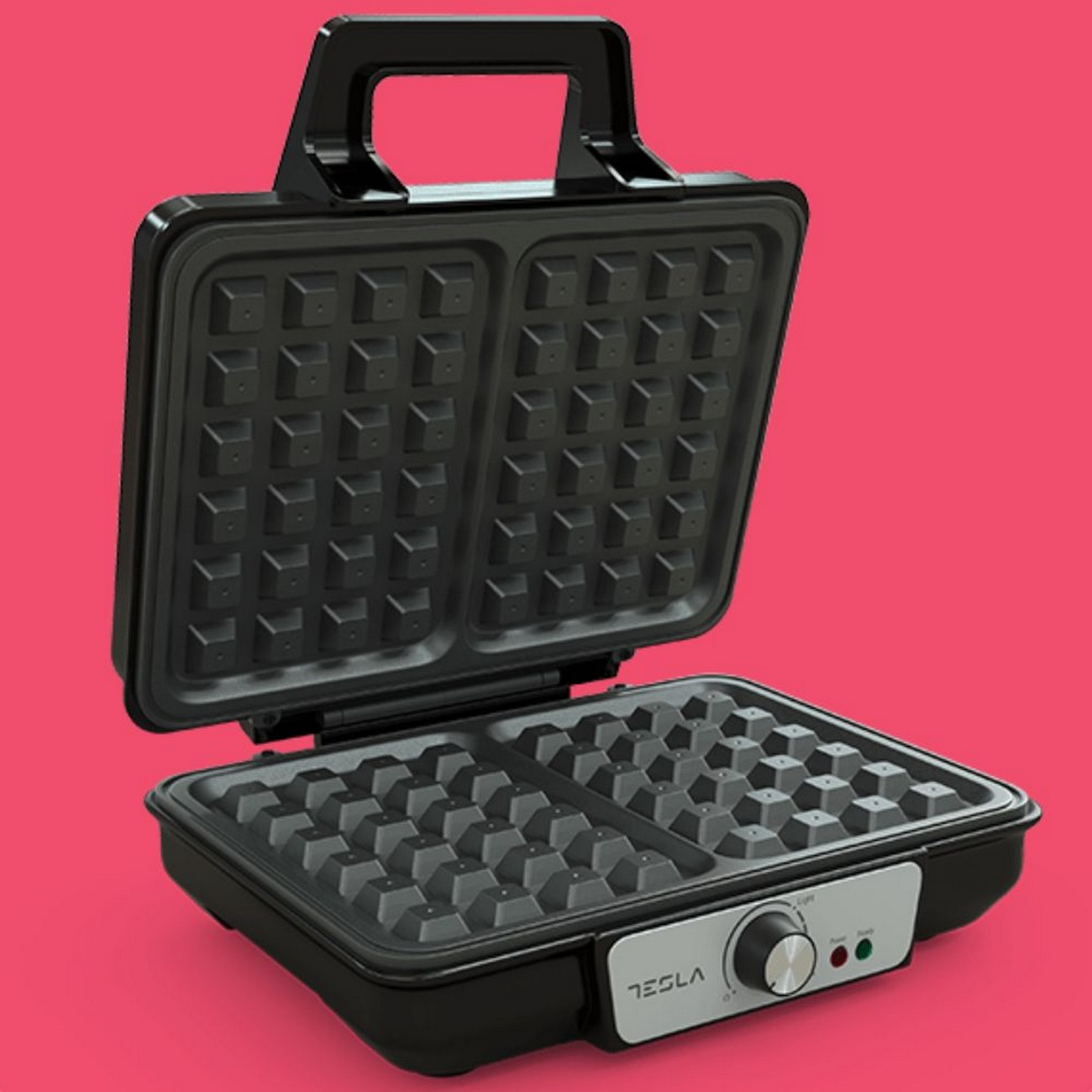 Macchina per waffle nera. La macchina è aperta. Il manico è nero. Logo Tesla in basso.
