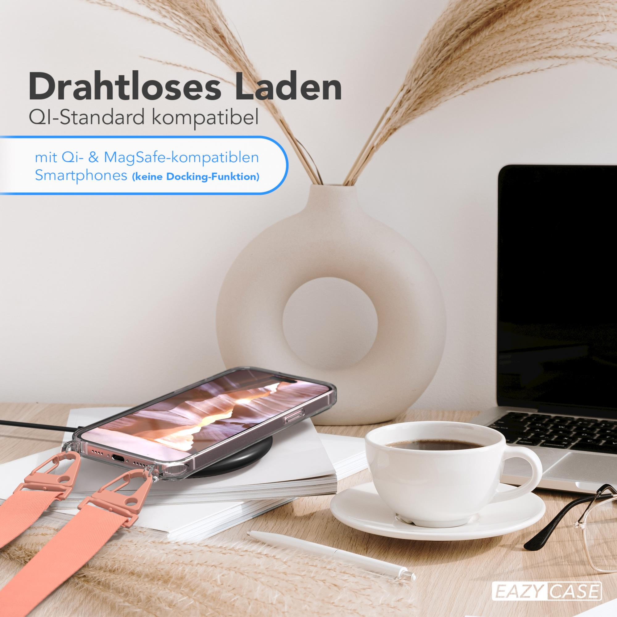 Telefon lädt drahtlos auf einem Pad, mit einer Kaffeetasse und Laptop im Hintergrund.