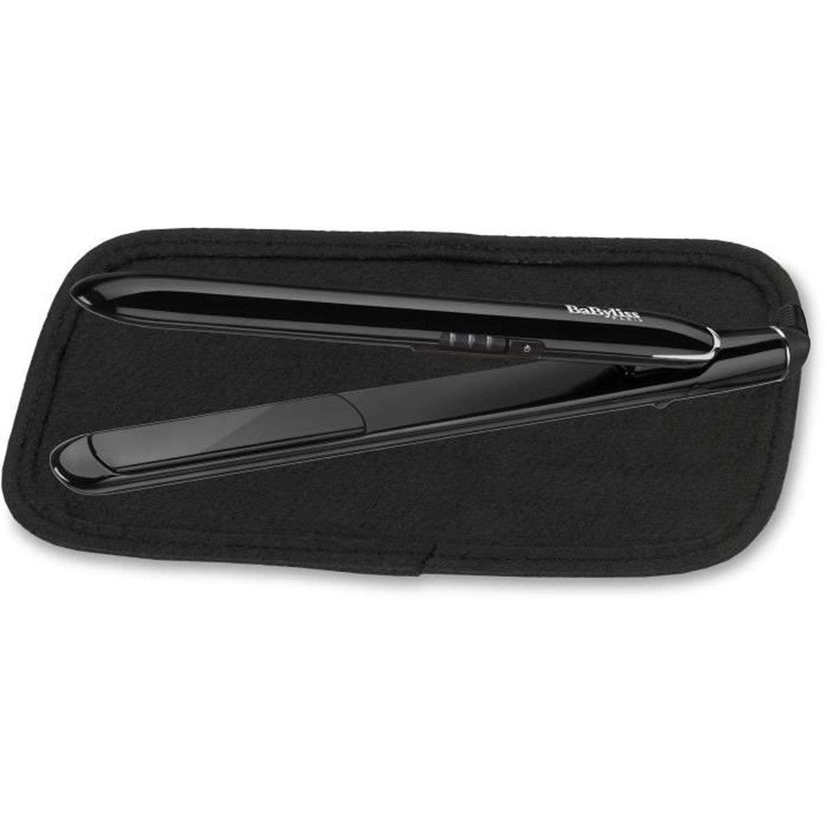 Una piastra per capelli nera su un tappetino nero resistente al calore. Il marchio è Babyliss.