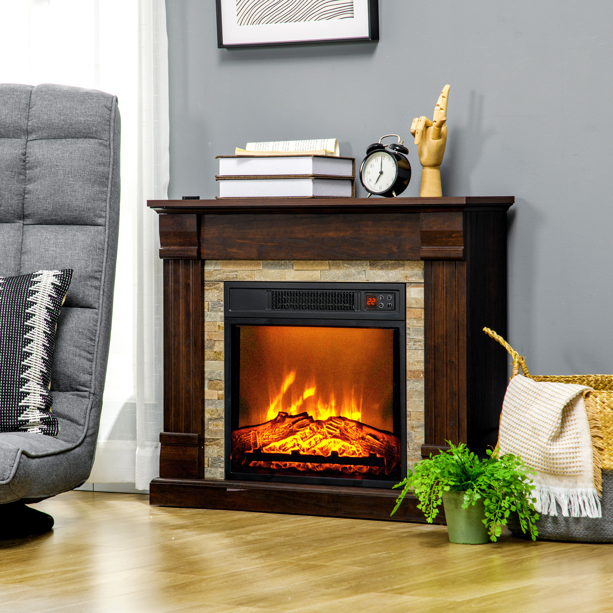 Caminetto elettrico con cornice in legno, facciata in pietra e effetto fiamma.