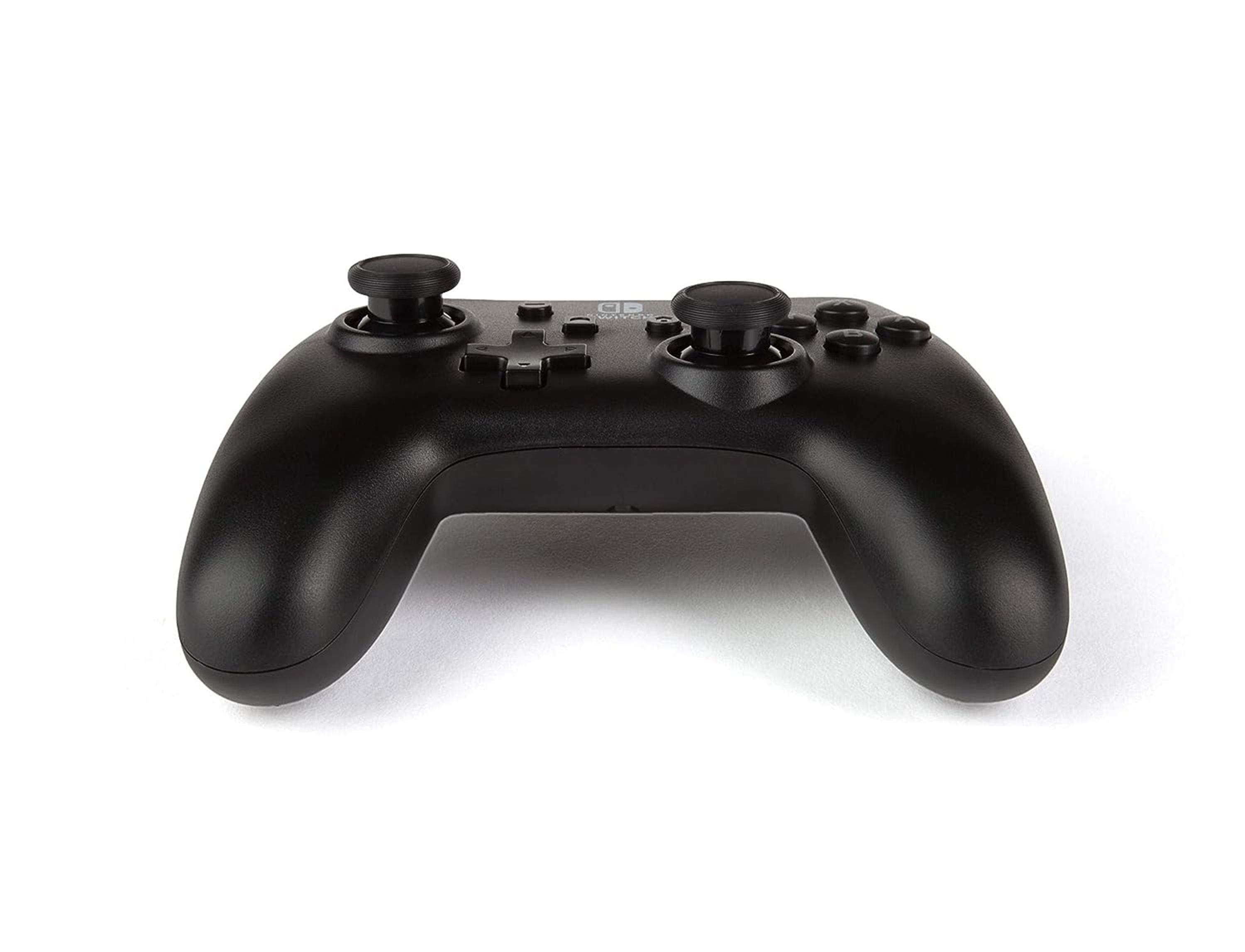 Czarny kontroler do gier z dwoma joystickami, padem kierunkowym i wieloma przyciskami.