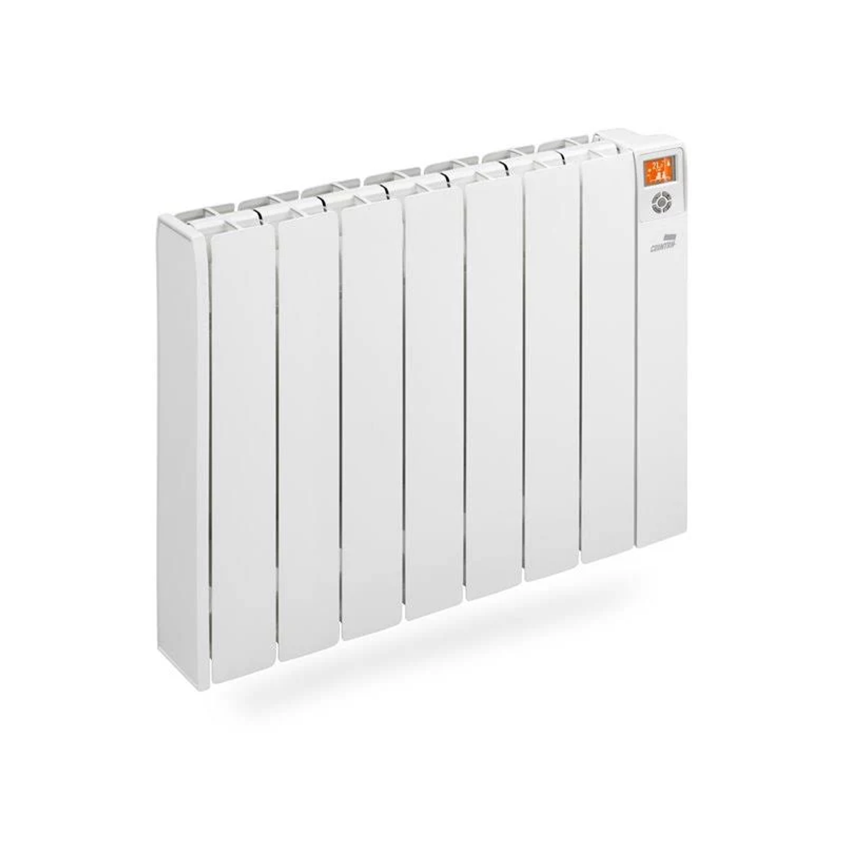 Biały grzejnik elektryczny z wyświetlaczem cyfrowym, na białym tle.