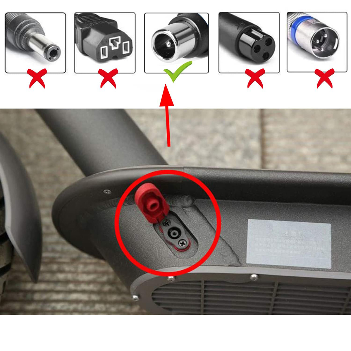 Primer plano del puerto de carga de un scooter con varios tipos de conectores y una flecha.