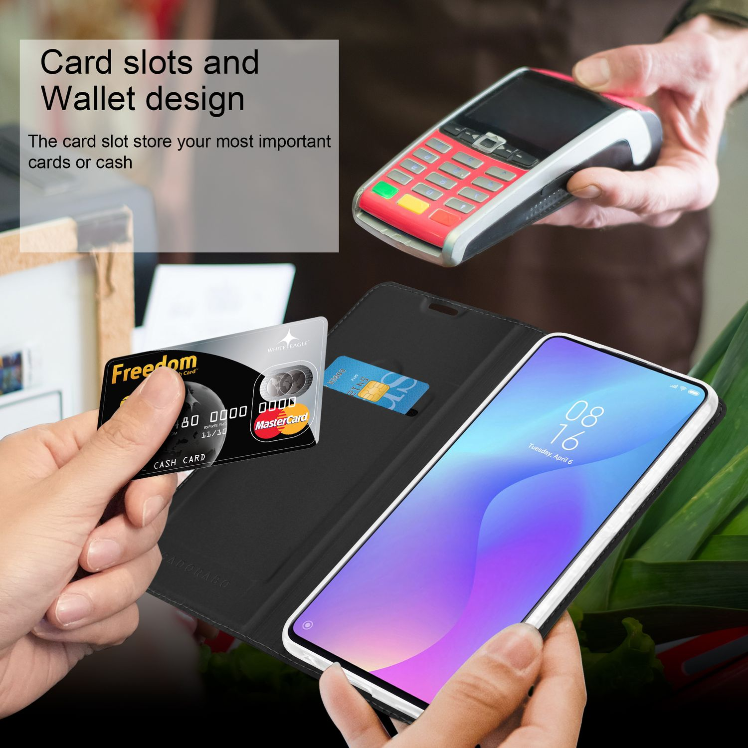 Una persona tiene in mano uno smartphone e una carta di credito. Un terminale di pagamento è visibile sullo sfondo.