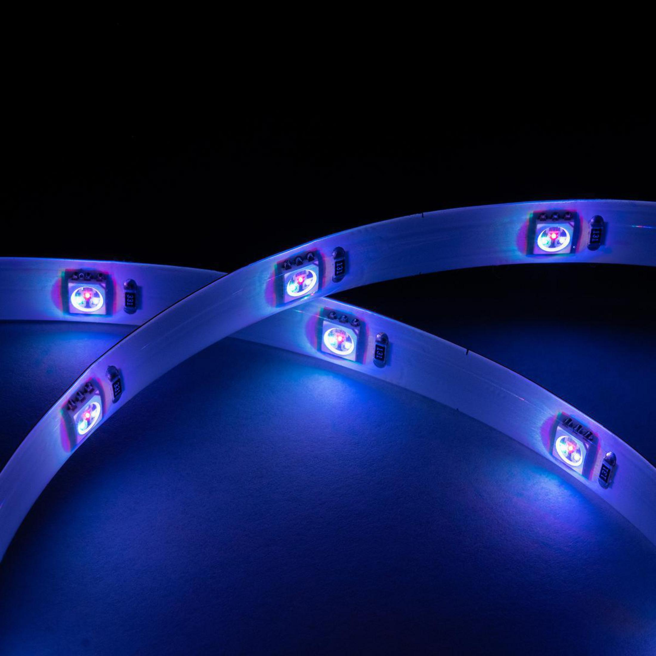 Nahaufnahme von blauen LED-Lichtstreifen. Die Lichter sind an und in einer gekrümmten Linie angeordnet.
