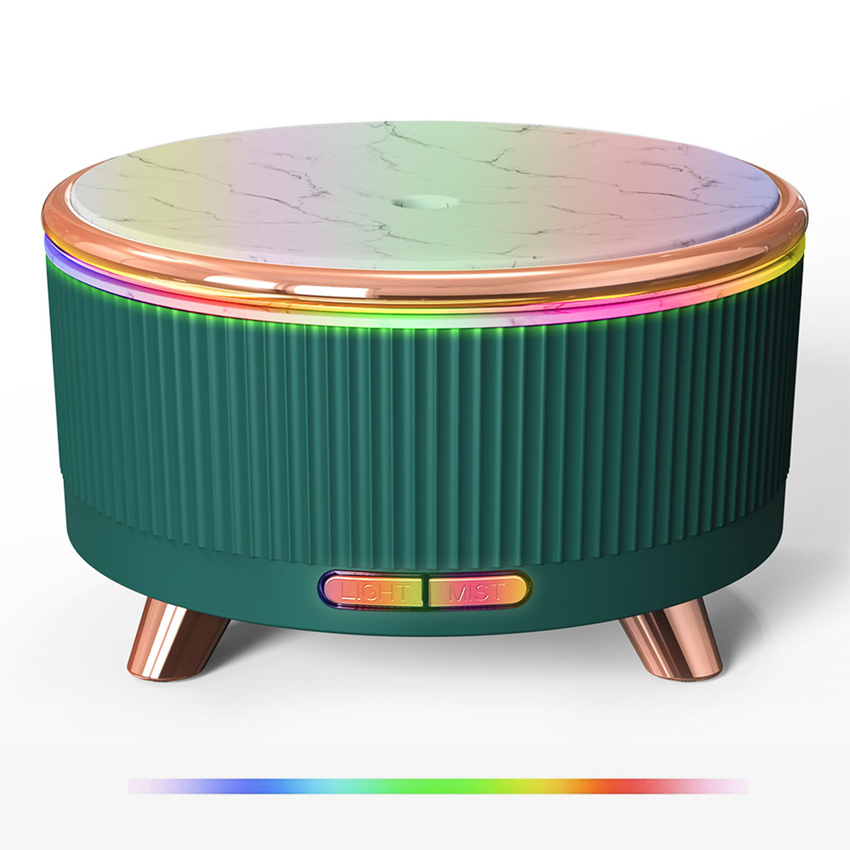 Grüner und goldener Diffusor mit Marmorplatte. Die Basis hat vertikale Linien und steht auf goldenen Beinen. Ein Regenbogenlicht scheint.