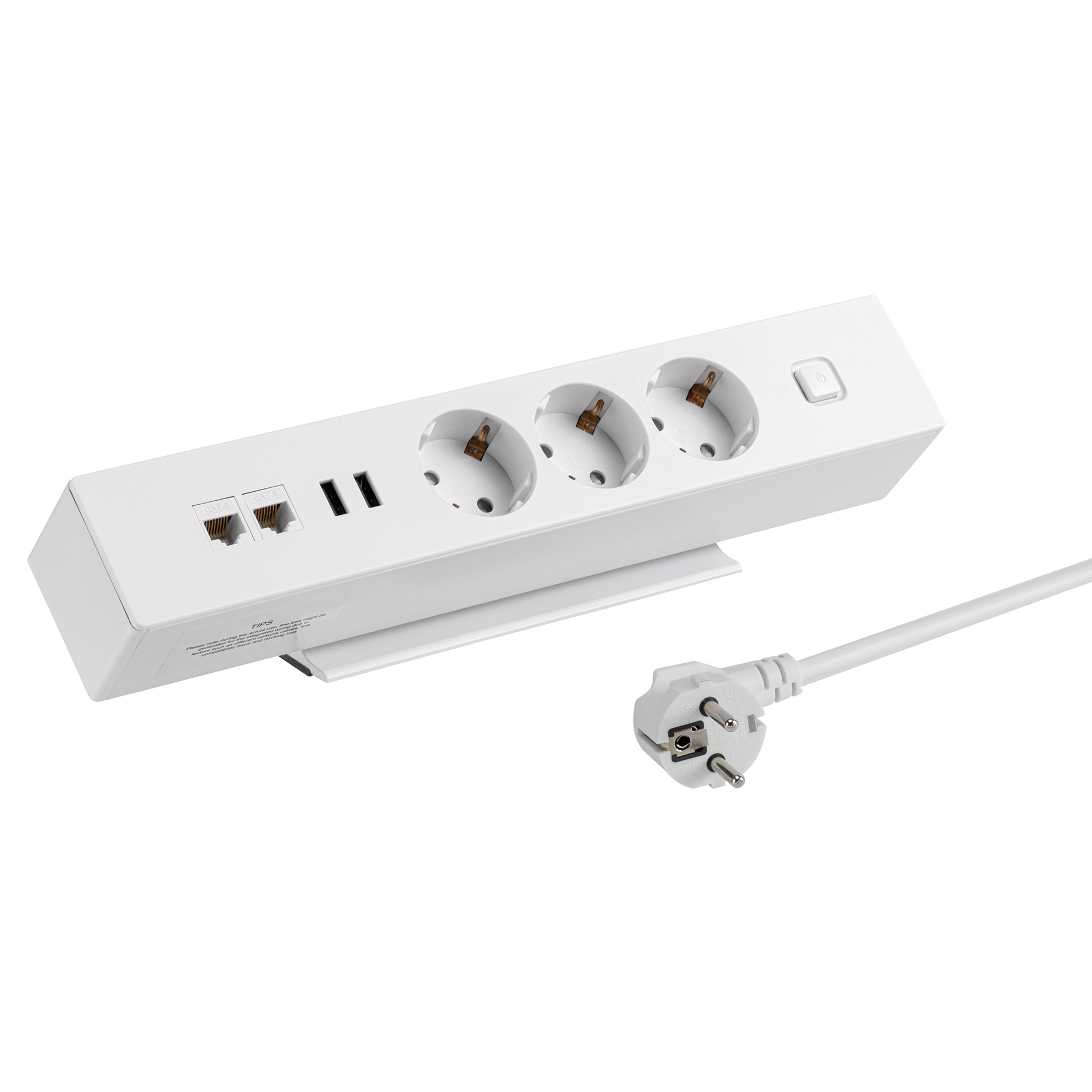 Eine weiße Steckdosenleiste mit drei Steckdosen, zwei USB-Anschlüssen und einem Ein-/Ausschalter, mit weißem Stecker.