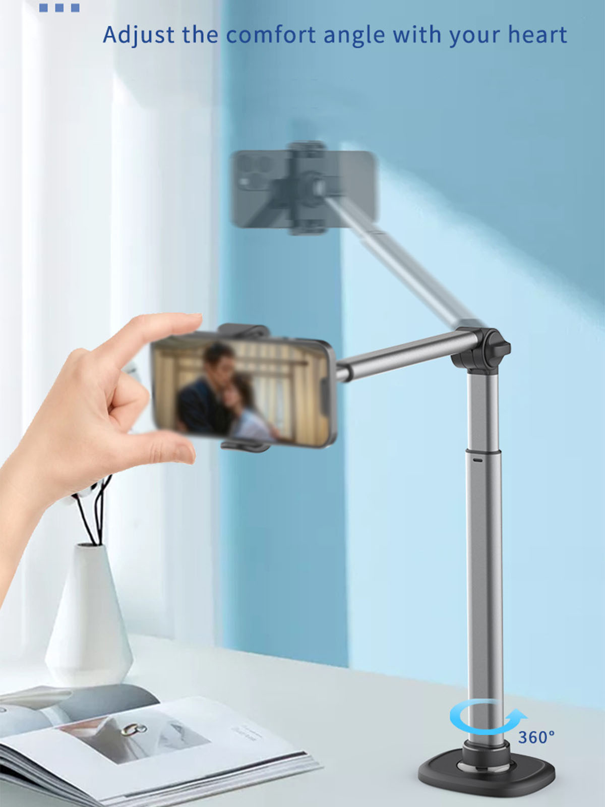 Telefon auf Ständer, verstellbarer Arm, und Hand hält das Telefon.