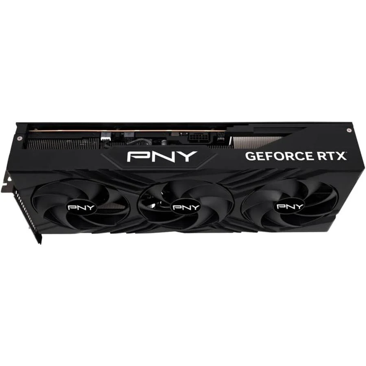 Eine schwarze PNY GeForce RTX Grafikkarte mit drei Lüftern auf weißem Hintergrund.