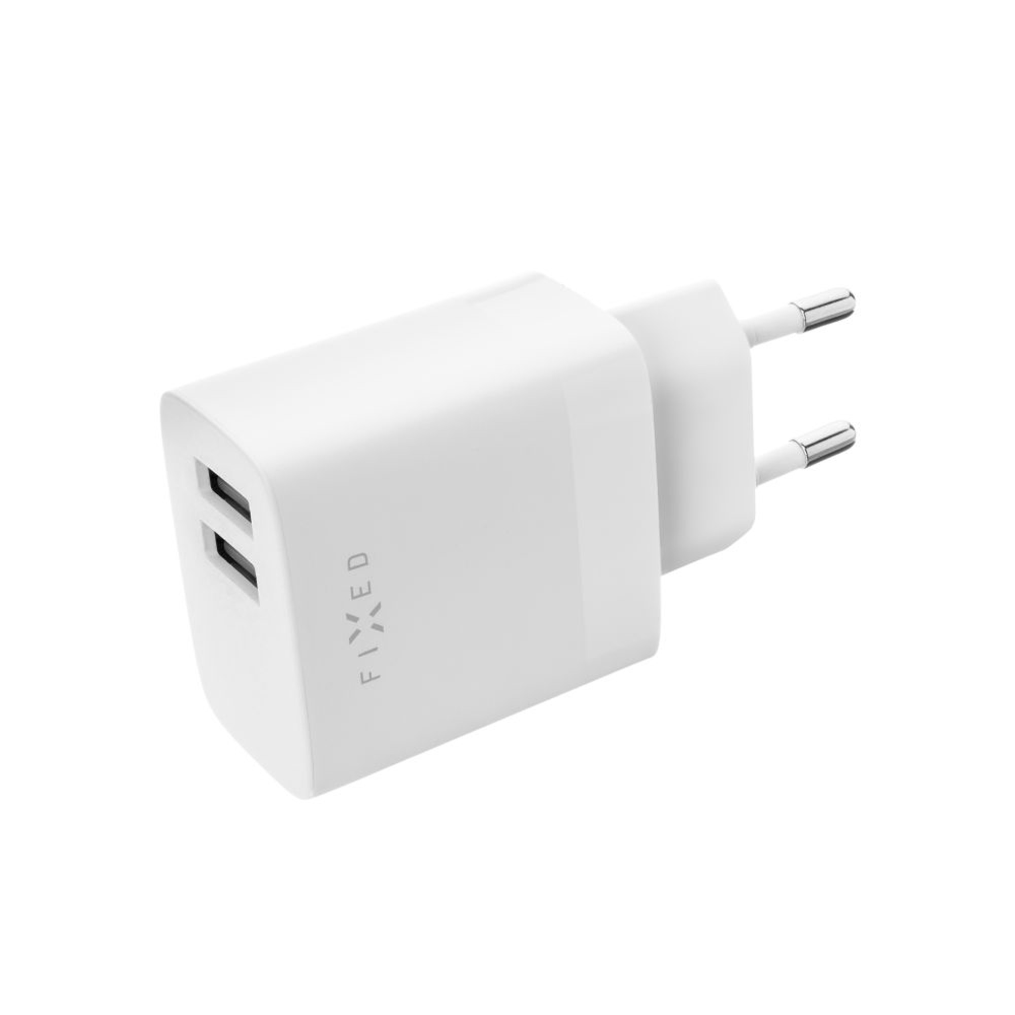 Weißes Ladegerät mit zwei USB-Anschlüssen. Das Wort FIXED ist auf dem Ladegerät aufgedruckt.