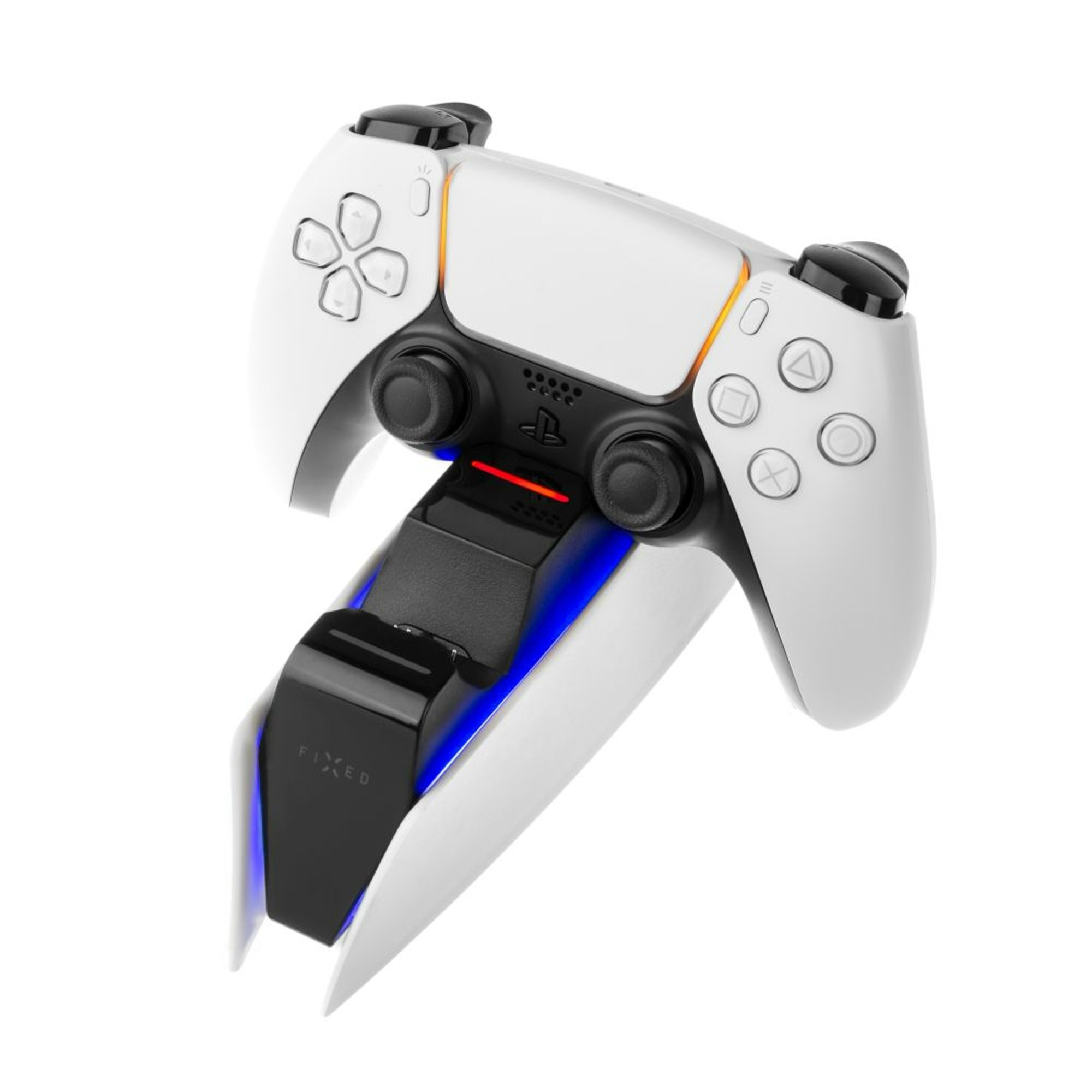 Controller di gioco bianco sul caricatore.