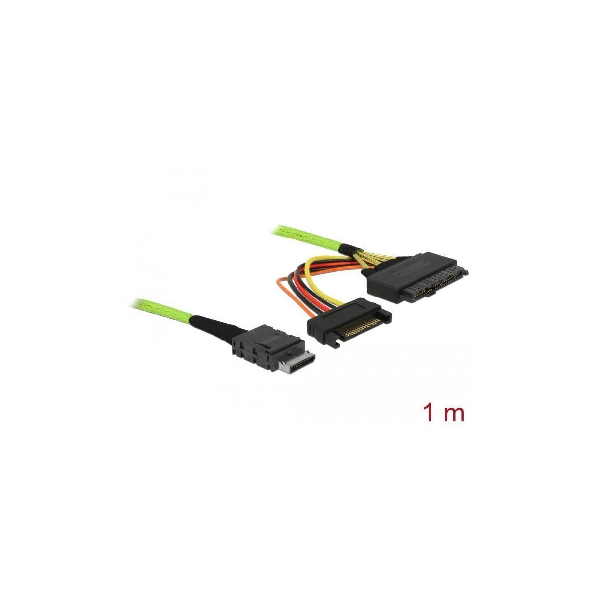 Cavo SATA con connettori ed etichetta da 1m. Sfondo bianco.